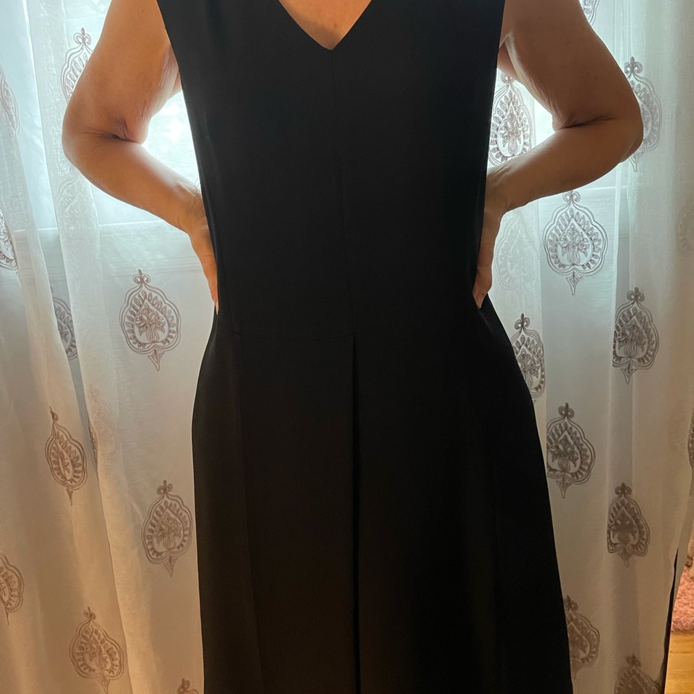 THEORY SLEEVELESS LITTLE BLACK DRESS